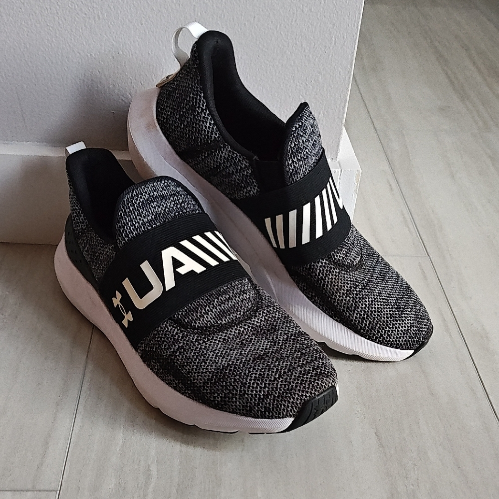 Under Armour Men's Surge 3 Slip On Running Shoe